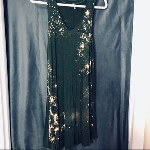 Sleeveless v back bleached dress